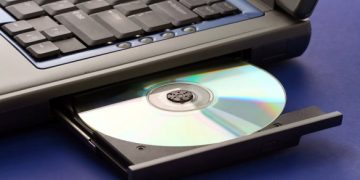 cd dvd laptop keluar sendiri