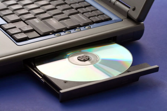 cd dvd laptop keluar sendiri