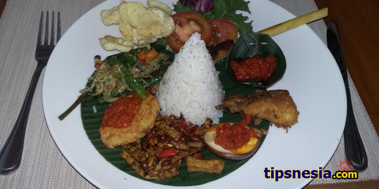 nasi megibung bali