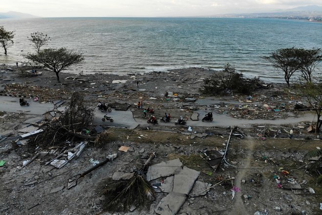 gelombang tsunami